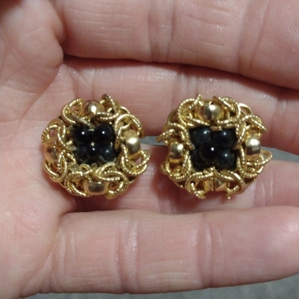VINTAGE JAPAN MARKED FILIGREE GOLD-TONE BLACK BEADED BUTTON CLIP-ON 1" EARRINGS